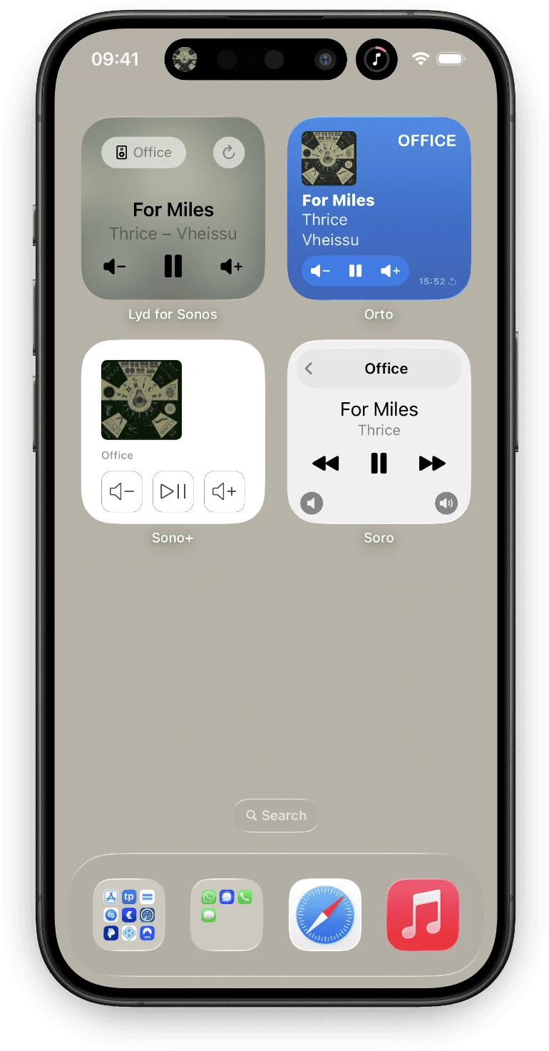Ein iPhone-Home-Bildschirm mit Sonos-Widgets aus vier verschiedenen Apps nebeneinander, alle mit demselben Titel